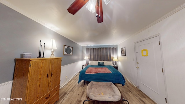 106 Apache Rd, Maryville, TN 37804 - bedroom featuring light wood-type flooring, crown molding, ceiling fan, and wainscoting