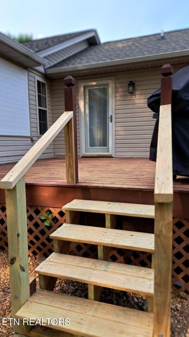 15 Felix Ct, Crossville, TN 38558 - entrance to property featuring a deck and roof with shingles
