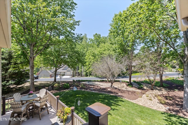 407 Tecumseh Pt, Loudon, TN 37774 - view of grassy yard featuring outdoor dining area