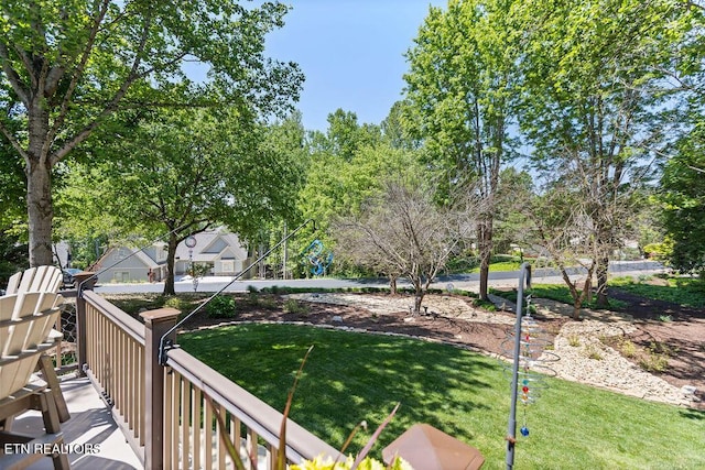 407 Tecumseh Pt, Loudon, TN 37774 - view of green lawn