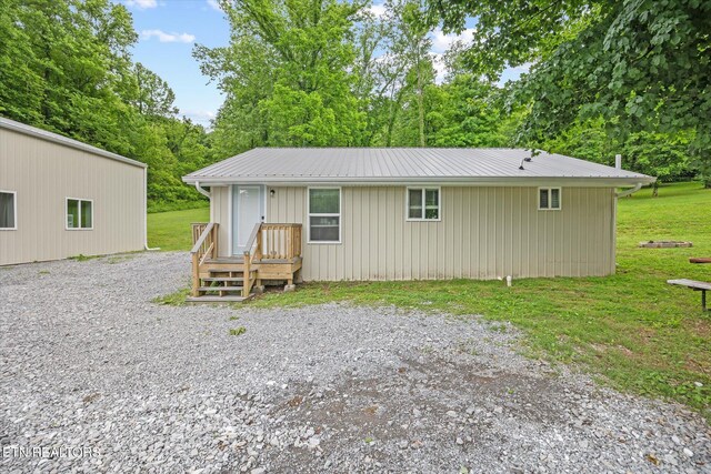 938 Riley Creek Rd, Whitleyville, TN 38588 - view of front of home featuring metal roof and a front yard