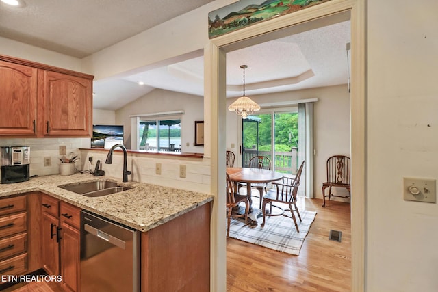 45 Calderwood Cir, Fairfield Glade, TN 38558 - kitchen with stainless steel dishwasher, a sink, light wood finished floors, tasteful backsplash, and vaulted ceiling