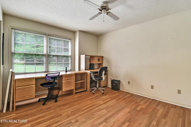 45 Calderwood Cir, Fairfield Glade, TN 38558 - home office featuring light wood-style floors, a ceiling fan, a textured ceiling, and baseboards