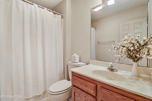 45 Calderwood Cir, Fairfield Glade, TN 38558 - full bathroom with toilet, vanity, and a shower with curtain