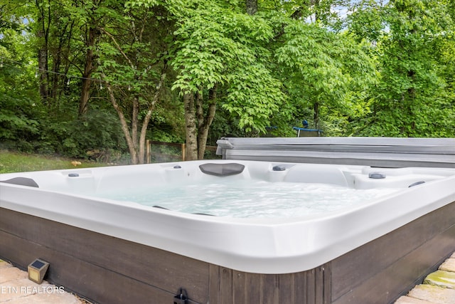 11514 Dobe Way, Knoxville, TN 37932 - exterior view of a jacuzzi