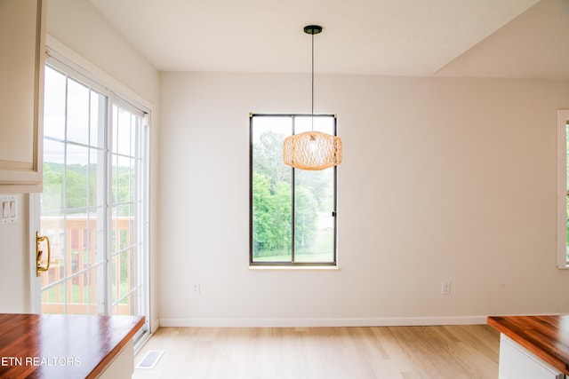 422 Willow Tree Ln, Morristown, TN 37814 - unfurnished dining area featuring light wood-style flooring and baseboards