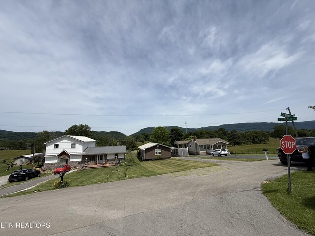 321 Coleman St, Harrogate, TN 37752 - view of front facade featuring a mountain view and a front lawn