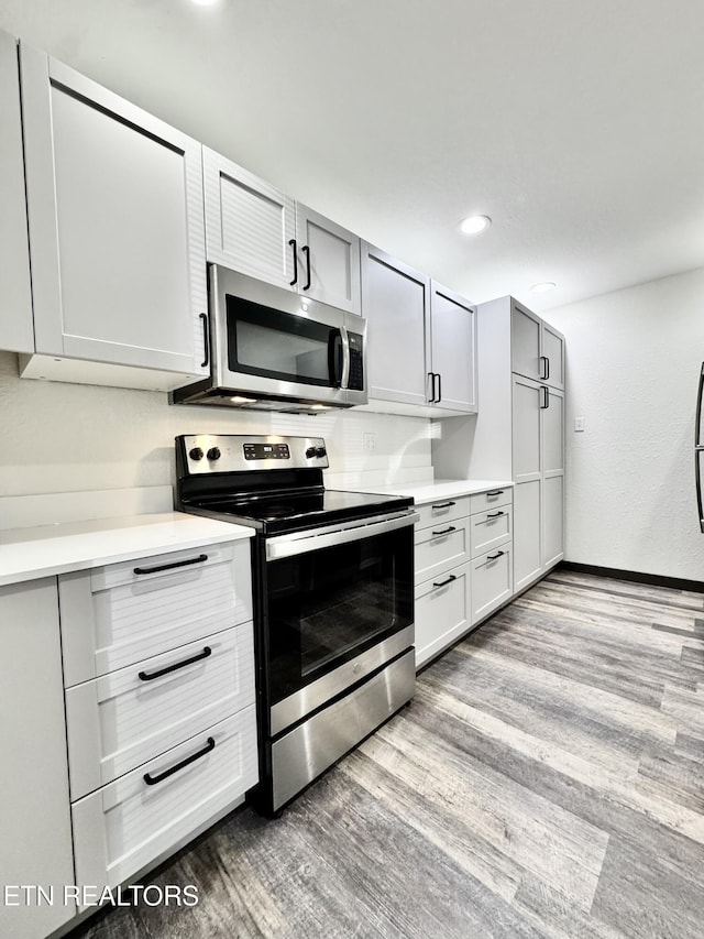 321 Coleman St, Harrogate, TN 37752 - kitchen featuring appliances with stainless steel finishes, light wood finished floors, light countertops, recessed lighting, and gray cabinets
