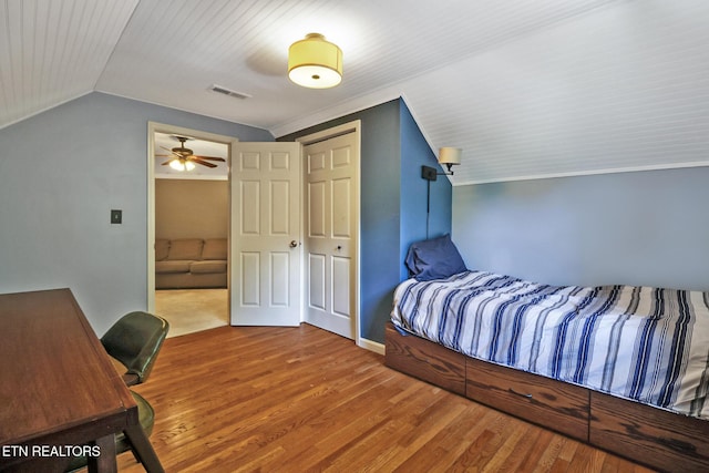 104 Maltese Ln, Oak Ridge, TN 37830 - bedroom with vaulted ceiling, wood finished floors, baseboards, and a desk