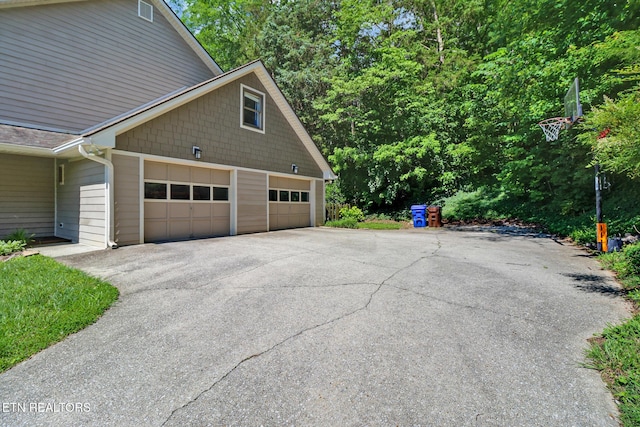 104 Maltese Ln, Oak Ridge, TN 37830 - view of side of property featuring an attached garage