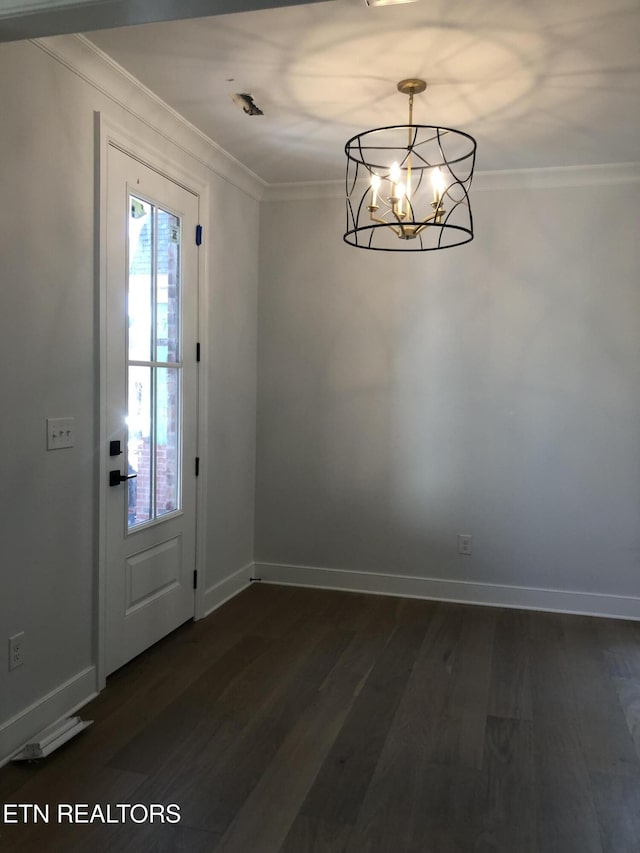 87 Royal Troon Cir, Oak Ridge, TN 37830 - foyer featuring ornamental molding, a chandelier, dark wood-style flooring, and baseboards