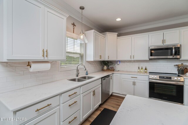 111 Chaseberry Rd, Oak Ridge, TN 37830 - kitchen with appliances with stainless steel finishes, white cabinets, crown molding, decorative light fixtures, and wood finished floors