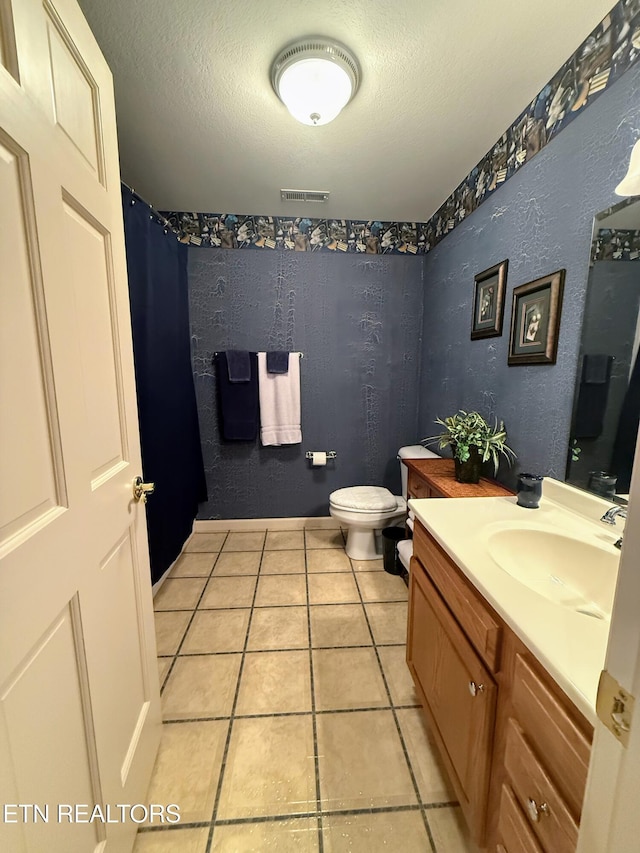 109 Divot Pl, Tazewell, TN 37879 - bathroom featuring toilet, vanity, tile patterned flooring, a textured ceiling, and curtained shower
