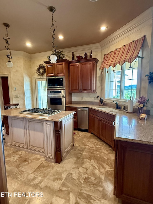 109 Divot Pl, Tazewell, TN 37879 - kitchen with appliances with stainless steel finishes, a sink, hanging light fixtures, a center island, and ornamental molding