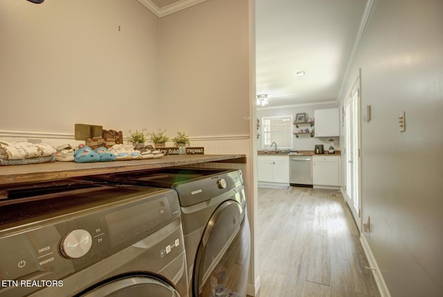 809 Topoca Trl, Athens, TN 37303 - laundry room featuring washer and clothes dryer, ornamental molding, and light wood-style flooring
