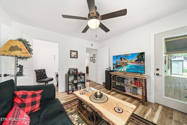 191 Creekview Ct, Jamestown, TN 38556 - living area featuring wood finished floors and a ceiling fan