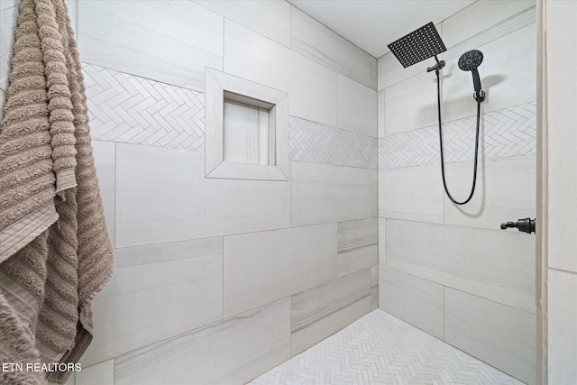 191 Creekview Ct, Jamestown, TN 38556 - full bath featuring tiled shower