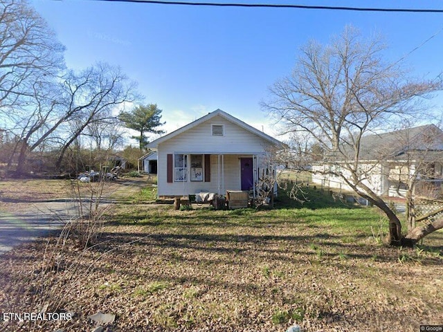 111 Springdale St, Maryville, TN 37801 - bungalow-style home with a front lawn and a porch