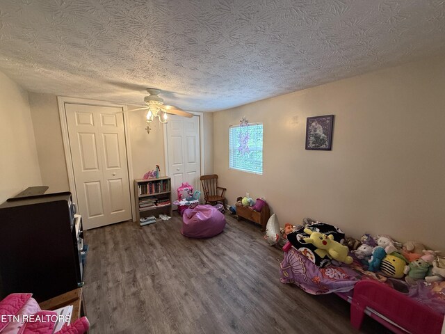 1517 W Copeland Dr, Powell, TN 37849 - playroom with wood finished floors, a textured ceiling, and a ceiling fan