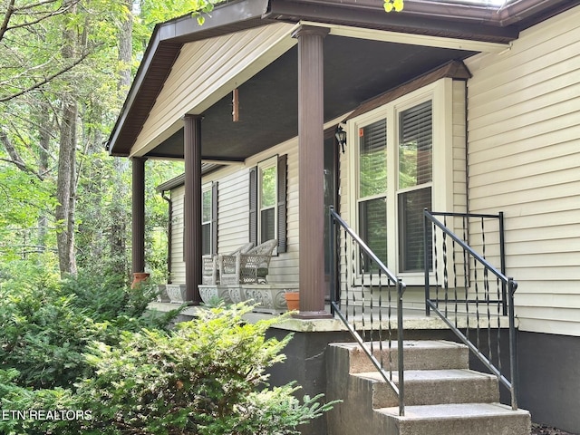 138 Rugby Ct, Crossville, TN 38558 - entrance to property featuring a porch