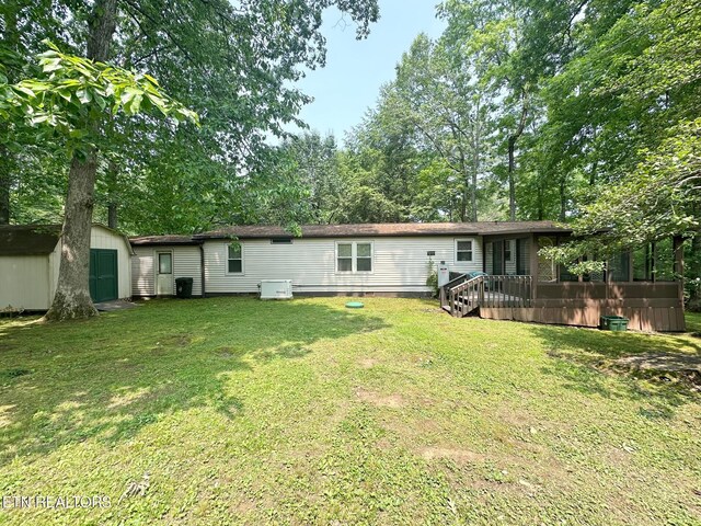 138 Rugby Ct, Crossville, TN 38558 - back of house featuring a yard and a wooden deck