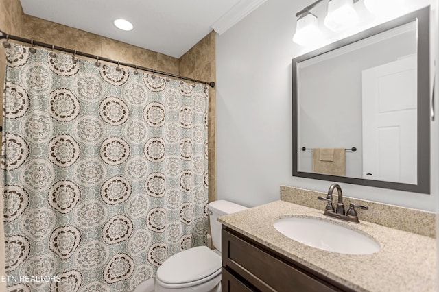 6305 Glen Eagle Ln, Knoxville, TN 37921 - bathroom featuring vanity, toilet, a shower with curtain, and crown molding