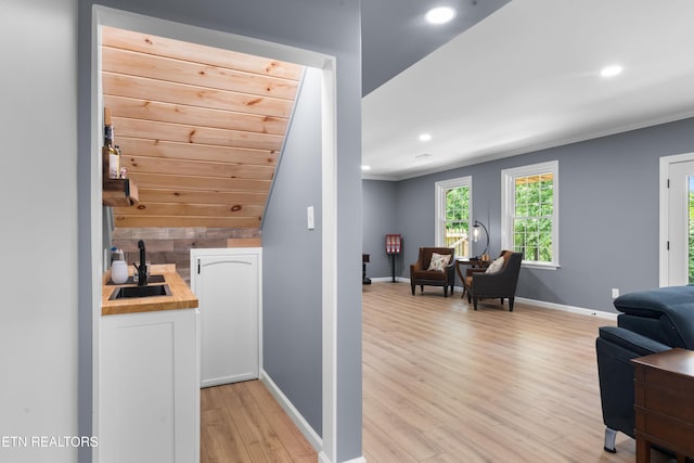 12912 Long Ridge Rd, Knoxville, TN 37934 - corridor featuring a sink, light wood-style floors, recessed lighting, baseboards, and crown molding
