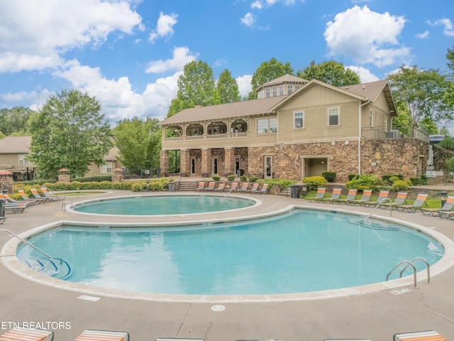 3950 Cherokee Woods Way Unit 105, Knoxville, TN 37920 - community pool with a patio area