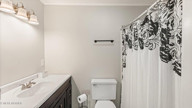 321 Sunrise Dr, Kingston, TN 37763 - full bath with vanity, ornamental molding, toilet, and a shower with shower curtain