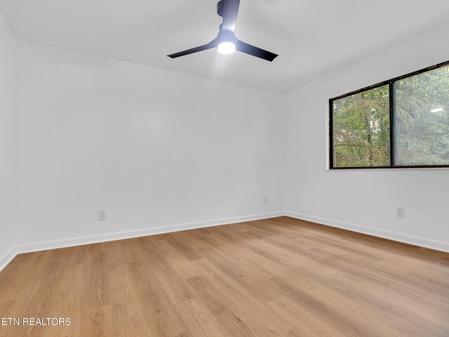 9501 E Aiken Ln, Knoxville, TN 37922 - unfurnished room with light wood finished floors, a ceiling fan, and baseboards