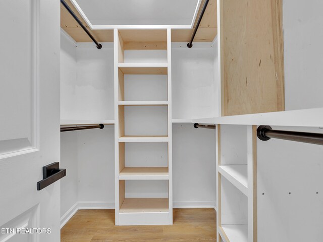 9501 E Aiken Ln, Knoxville, TN 37922 - walk in closet featuring light wood-type flooring