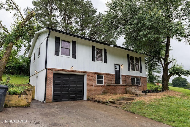 2800 Boyds Bridge Pike, Knoxville, TN 37914 - raised ranch featuring an attached garage, concrete driveway, and brick siding