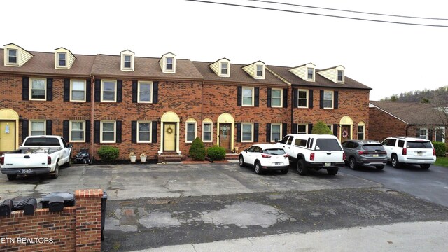 103 Mayfield Dr Unit 5, Elizabethton, TN 37643 - townhome / multi-family property featuring brick siding and entry steps