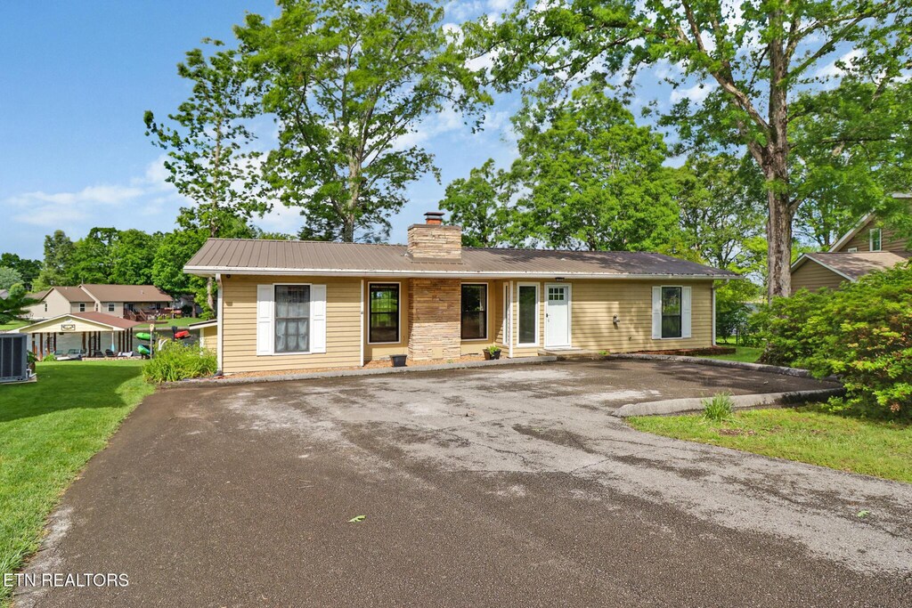 9545 Cherokee Trl, Crossville, TN 38572 - photo 1
