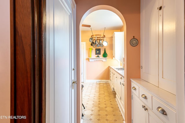109 Willard St, Maryville, TN 37803 - hall featuring arched walkways, light floors, baseboards, and a chandelier