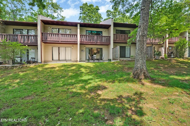 99 Wilshire Heights Dr Unit 99, Crossville, TN 38558 - back of property featuring a yard