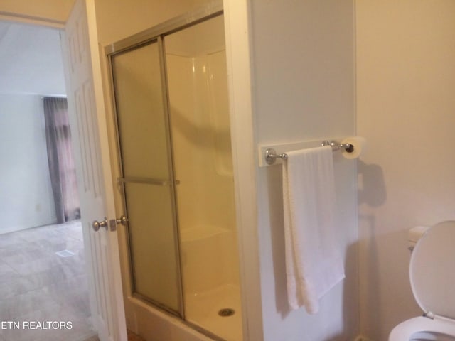 915 Porter Kite Rd, Mohawk, TN 37810 - full bathroom featuring a shower stall and toilet