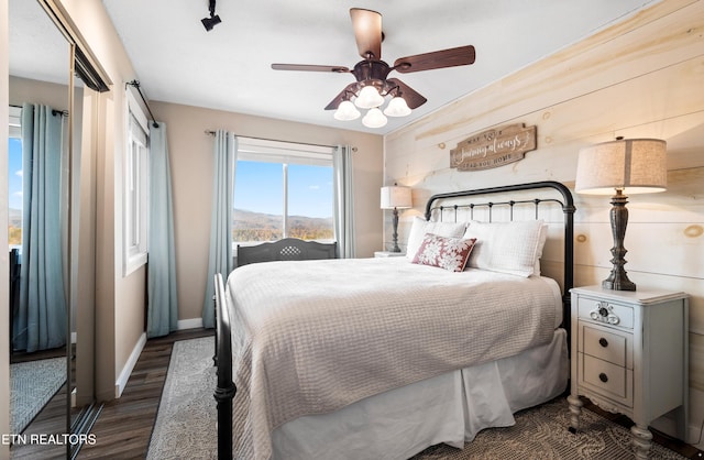 3710 Weber Rd Unit E107, Gatlinburg, TN 37738 - bedroom with dark wood-style flooring, baseboards, and ceiling fan