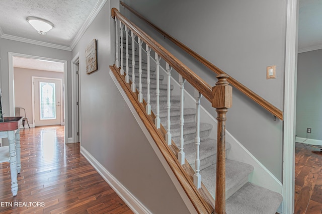 117 Maltese Ln, Oak Ridge, TN 37830 - staircase featuring wood finished floors, a textured ceiling, crown molding, and baseboards