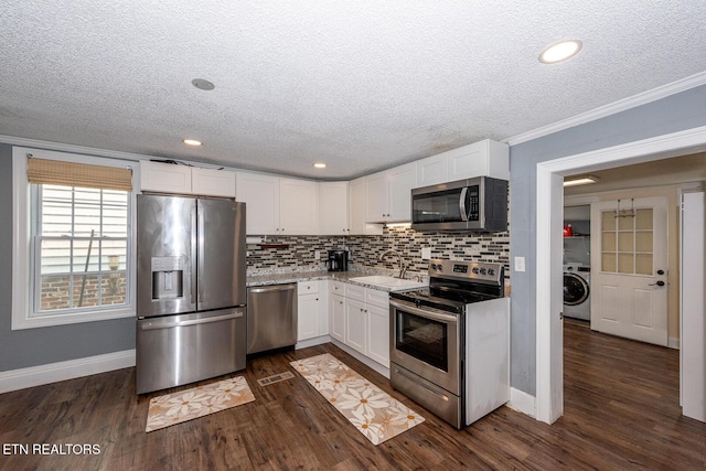 201 Kingston St, Lenoir City, TN 37771 - kitchen featuring stainless steel appliances, washer / dryer, a sink, a textured ceiling, and ornamental molding