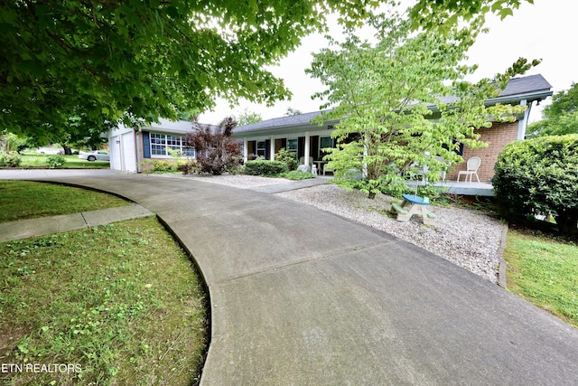 2645 Mountain View Dr, Morristown, TN 37814 - ranch-style house with driveway and brick siding