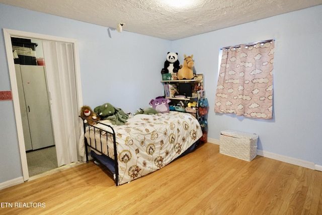 2645 Mountain View Dr, Morristown, TN 37814 - bedroom with wood finished floors, a textured ceiling, and baseboards