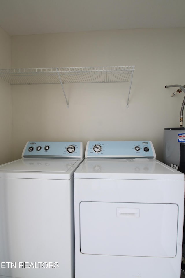 1505 Cypress View Ct, Sevierville, TN 37862 - laundry area featuring washer and clothes dryer and water heater