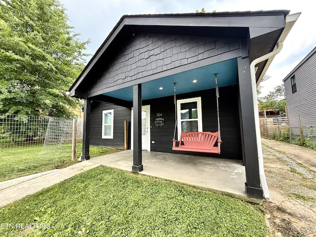 304 Douglas Ave, Knoxville, TN 37921 - shotgun-style home with covered porch