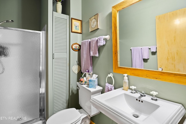 1139 Reagan Valley Rd, Tellico Plains, TN 37385 - full bathroom featuring a shower stall and a closet