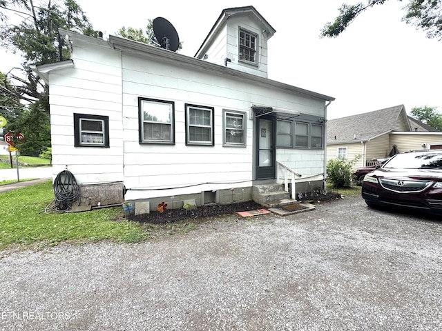 2102 Harvey St, Knoxville, TN 37917 - view of front of house featuring entry steps