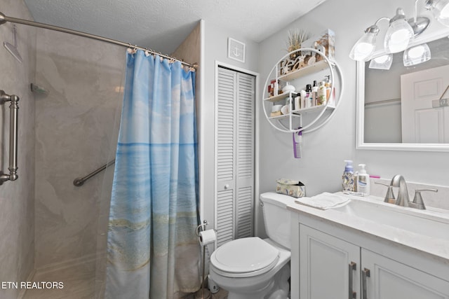 8318 Clapps Chapel Rd, Corryton, TN 37721 - bathroom featuring a closet, vanity, toilet, curtained shower, and a textured ceiling
