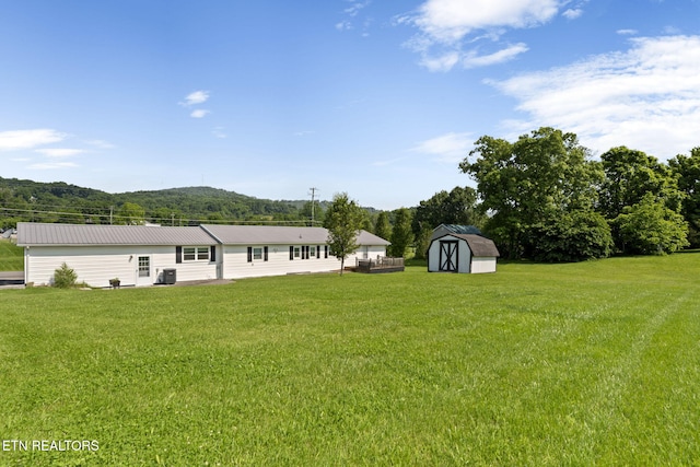 8318 Clapps Chapel Rd, Corryton, TN 37721 - view of green lawn