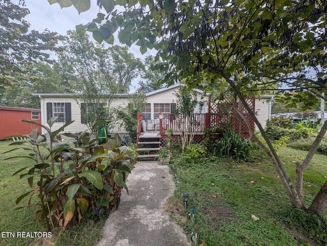 626 S 22nd St, Middlesboro, KY 40965 - view of front of home with a deck