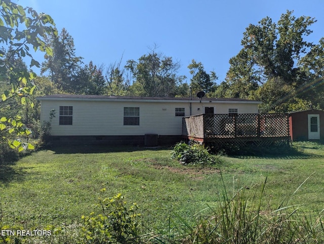 626 S 22nd St, Middlesboro, KY 40965 - rear view of property featuring a lawn, crawl space, and a wooden deck